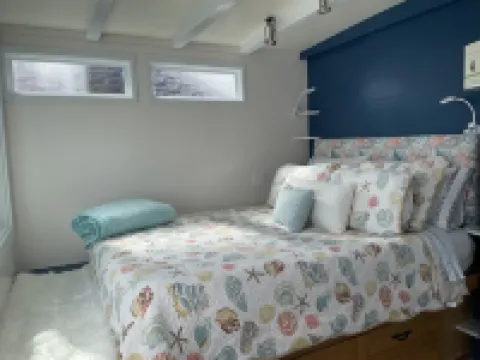 "Top Choice Houseboat Rental," says Discover Sausalito. 2bd 2ba floating home.