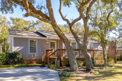 // 2 min. walk to the beach // The Grove @ OKI