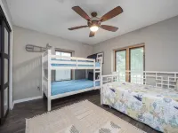 Screened Heated Pool & Hot Tub with Golf Cart - ONE Block to the BEACH! - อ่างจากุชชี่