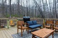 Modern Mountain Chalet! Hike, Ski, Swim, and Treasure Hunt! 앤도버 호텔