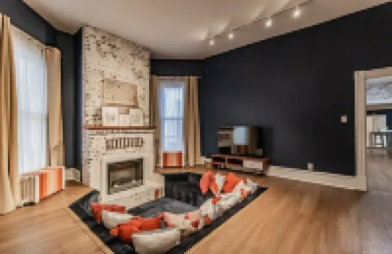 Something to talk about in Haynie's Corner! Walk anywhere, sleeps 6!