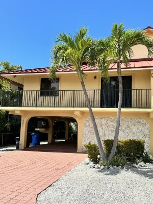 Fun in the Sun! Private Pool, 37' Dock and Cabana Club! Hotels in Key Colony Beach