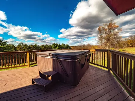 Very Secluded Beautiful Cabin!! Watch The Wildlife And Star Gaze From The Deck!!