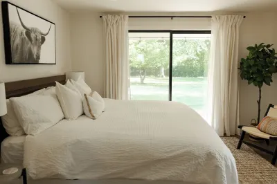Modern Farmhouse: Olson North - close to downtown Hotels near Pioneer Park Aviary