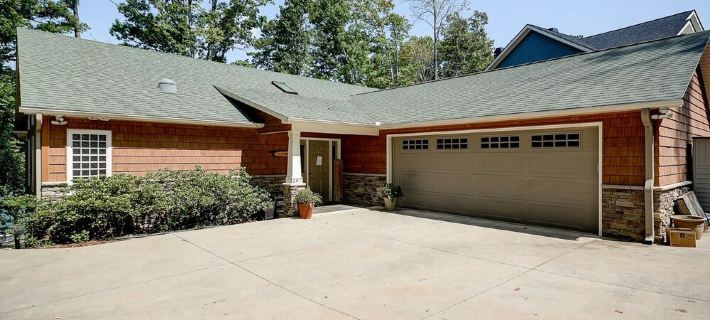 Lake Keowee Private Waterfront Hotels in Oconee County