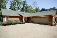 Lake Keowee Private Waterfront Hotels in Oconee County