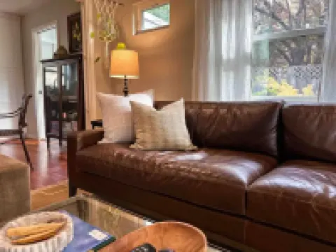 The Alley House - Historic District Garden Bungalow