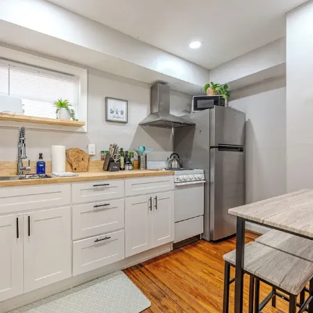 Cozy, dog-friendly, downtown