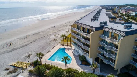 Beautiful Front Beach 4 Bedroom Condo with Private Parking and Pools