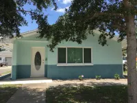 Enjoy Downtown Melbourne at the Nautical Nights, just minutes from the beach!