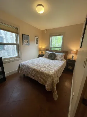 Centrally located, Quiet Neighborhood, 3 Minute Walk to Restaurants and Shops ✨ Hotels near Mountain Express