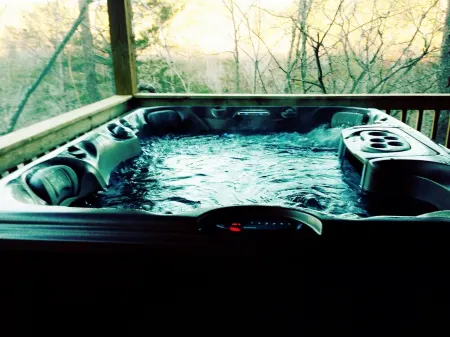 2BR/2Bath1800's Original Secluded Romantic River Mountain Cabin Therapy Hottub