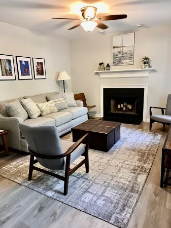 Comfortable, Clean, and Convenient to Everything!