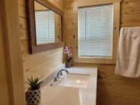 Cozy cottage in awesome Greenville with WiFi, AC