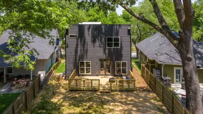 Westview Hotel! Spacious, Modernistic, Group Friendly Home in Atlanta