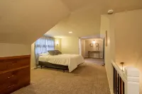 Renovated Home in Marietta, OH- close to downtown "Our Cozy Corner"