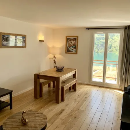 Central 6 Person 47m2 Apartment. Amazing South Facing Balcony. 150m To Ski Lifts