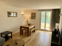 Central 6 Person 47m2 Apartment. Amazing South Facing Balcony. 150m To Ski Lifts