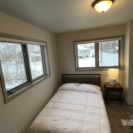 Top Floor Lakefront Condo with Mountain Views!