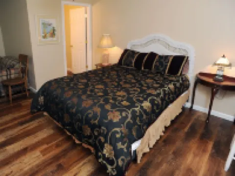 COOL COTTAGE AT 4800 FT  SLEEPS 8. GOOGLE MAP IS NOT CORRECT 10 MILES TO B ROCK Hotels in Blowing Rock