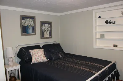 Baker's Cottage - Relax in this quiet mountain cottage by the creek.