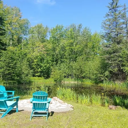 The Copper Squirrel is a secluded full log cabin on 10 acres.