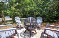 The Rose Garden Retreat - NC State /Cameron Village/PNC Park Hotels near Home Accent Furnishings by Capital Bargain Barn