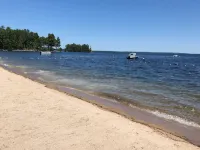 GREAT Newly Renovated  Sebago Lake- short walk to Nason`s beach🏠🏖🚗 Hotels in Sebago