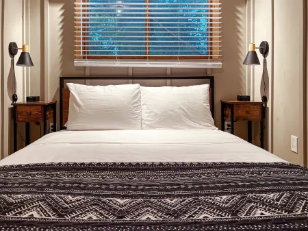 Cozy fireplace, indoor and outdoor games, records! Отели в г. Комо