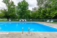 Redwood Retreat in Windham - Pool! Tennis! - Pools