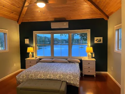 12 Bedroom Lake House, 150 ft Lakefront, 1 Acre, Beach, Ski Elk Mountain Poconos