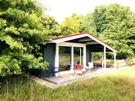 Lütje Nüst – Charming Chalet on the North Sea Отели в г. Брокмерланд