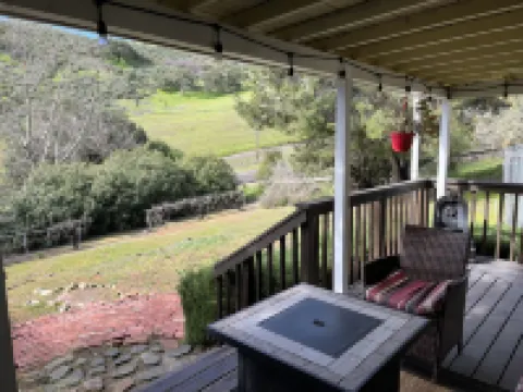 Charming Wine Country Cottage, Pet Friendly!