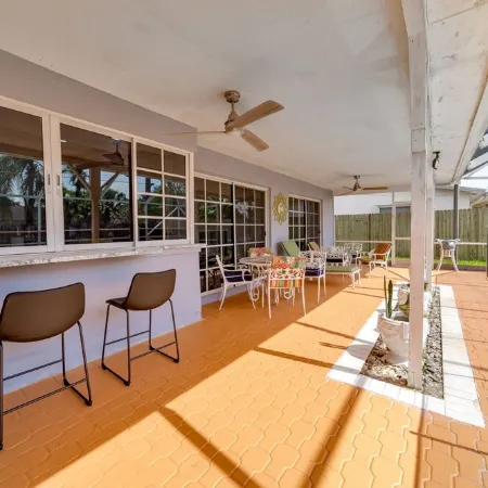 MODERN HOME WITH HEATED POOL! CLOSE TO SAWGRASS MILLS MALL! FLEXIBLE CHECK IN