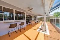 MODERN HOME WITH HEATED POOL! CLOSE TO SAWGRASS MILLS MALL! FLEXIBLE CHECK IN Hotels in Sunrise