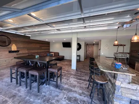 Large, 3 bedroom  Cottage on Black River sleeps up to 10.