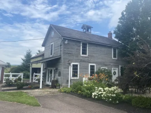 Loft two story with first floor workout room, WIFI, complete cottage to yourself