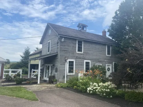 Loft two story with first floor workout room, WIFI, complete cottage to yourself