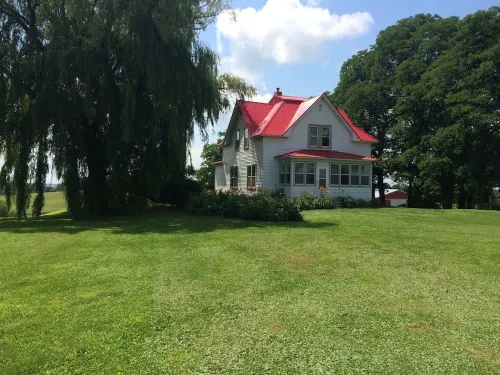 PET FRIENDLY Ranch Living w/ beautiful vistas near local attractions/festivities