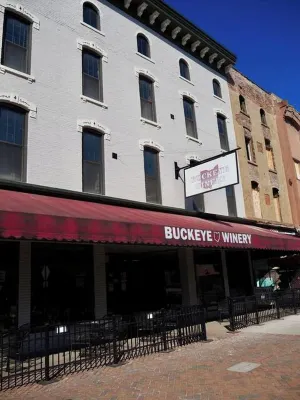 Trendy Loft in Historic Downtown Newark- Local Discounts! Hotels in Newark