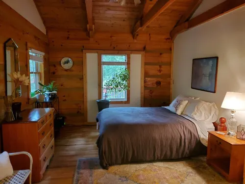 Near West Jefferson, Boone + Blue Ridge Parkway! Mountain get away w/ fireplace.
