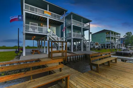 The Seaesta Shack-Colorado River-Lighted Fishing Pier-Starlink Wifi-Sleeps 9