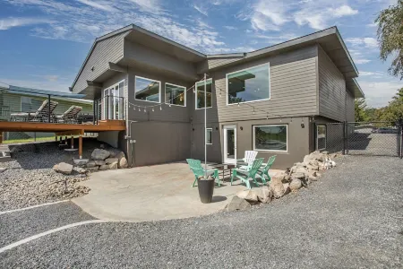 Lakeview Golf Course - Private Pool/Hot Tub - Pet Friendly - Soap Lake, WA