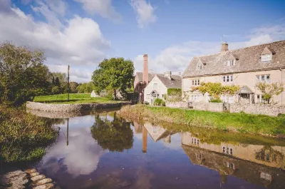 Amazing views in luxury cottage Hotels near Birdland Park & Gardens