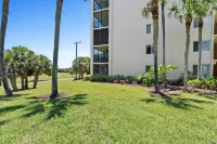 Jupiter Beach Condo Retreat