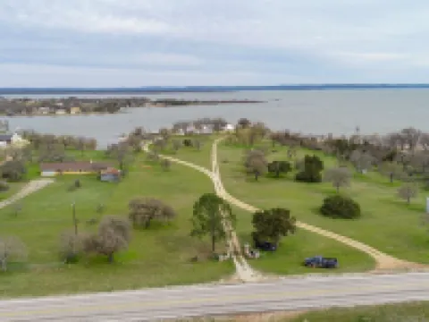 Small but cozy apartment style lakefront home on Buchanan Dam with great views! Hotels in Buchanan Dam