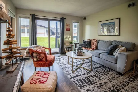 The Lodge-Modern Ski-Out/Ski-Out. Serene retreat Condo for the Outdoorsy type! Отели в г. Ладлоу