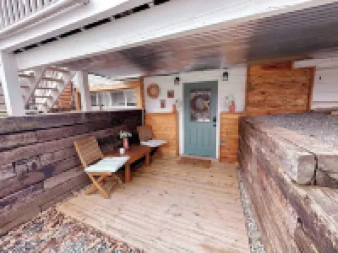 King Apt Suite  w/ Soaker Tub & Mountain Views