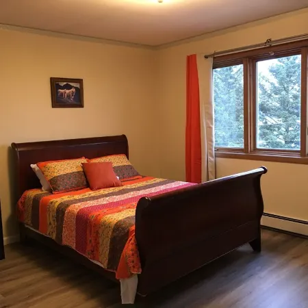 Mountain and ocean view home close to downtown and hiking trails