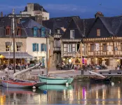 COUP de COEUR - Trés beau 2P avec grande Terrasse sur le PORT de ST Goustan Hotels in Auray